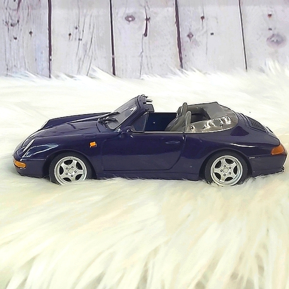 Welly Porsche 911 Carrera Cabriolet Deep Purple Die Cast Metal Car Scale 1/24 - Picture 5 of 17